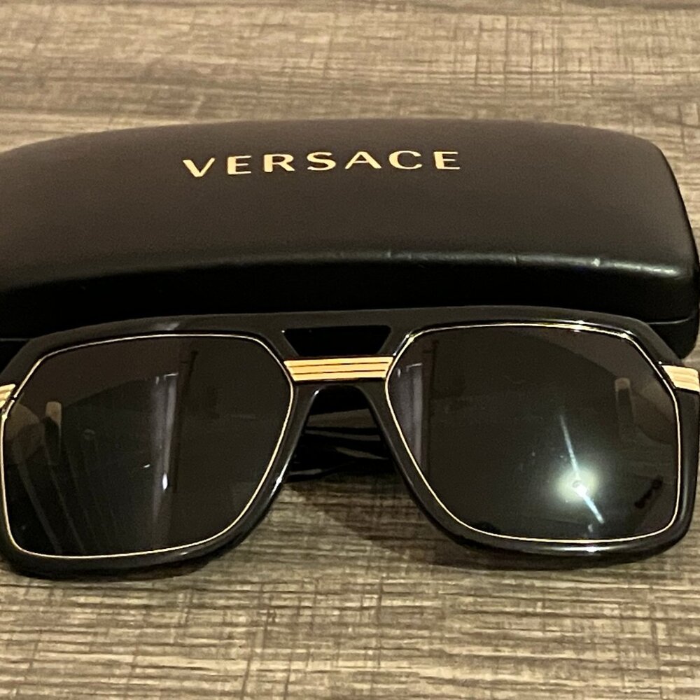 VERSACE Vintage Icon Pilot Sunglasses w/ original case